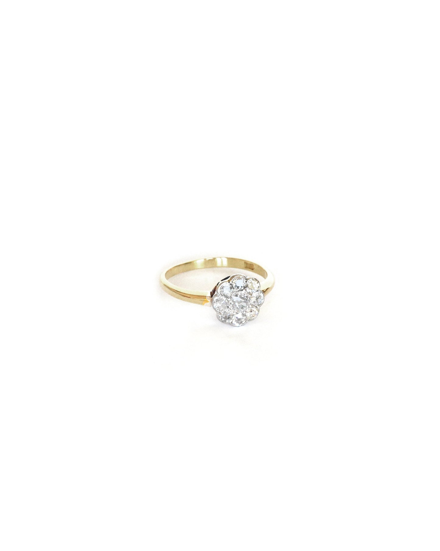 early-20th-century-platinum-gold-diamond-daisy-cluster-ring-sabrina-antique-jewellery