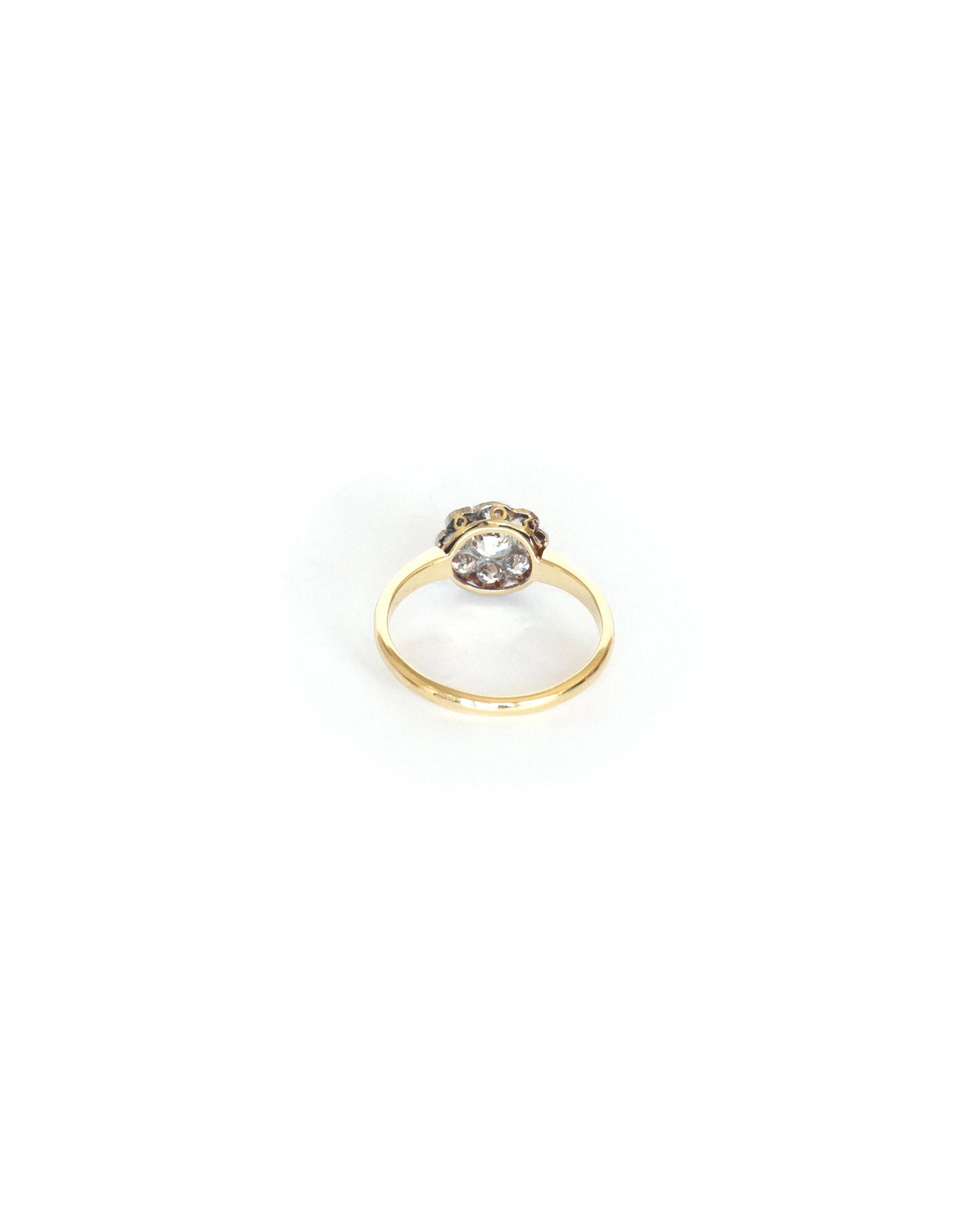 back-of-early-20th-century-platinum-gold-diamond-daisy-cluster-ring-sabrina-antique-jewellery