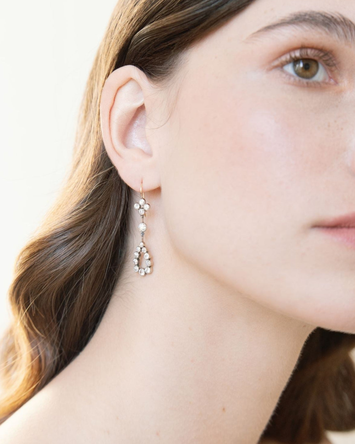 diamond-pendent-earrings-detail-portrait-sabrina-antique-jewellery