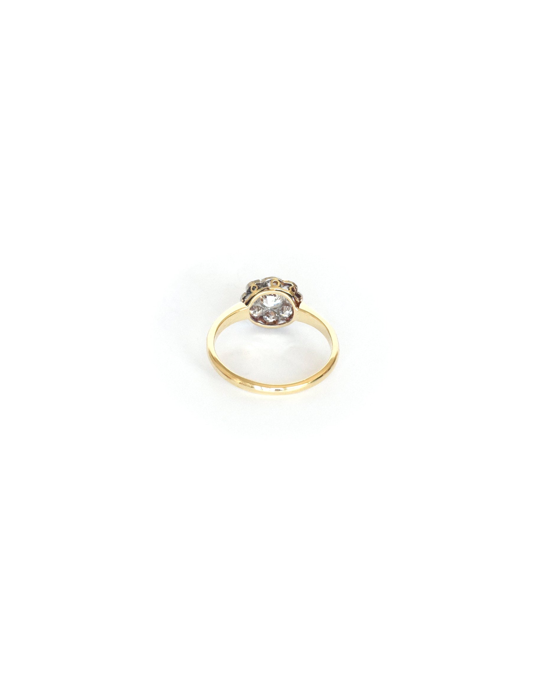 back-of-early-20th-century-platinum-gold-diamond-daisy-cluster-ring-sabrina-antique-jewellery