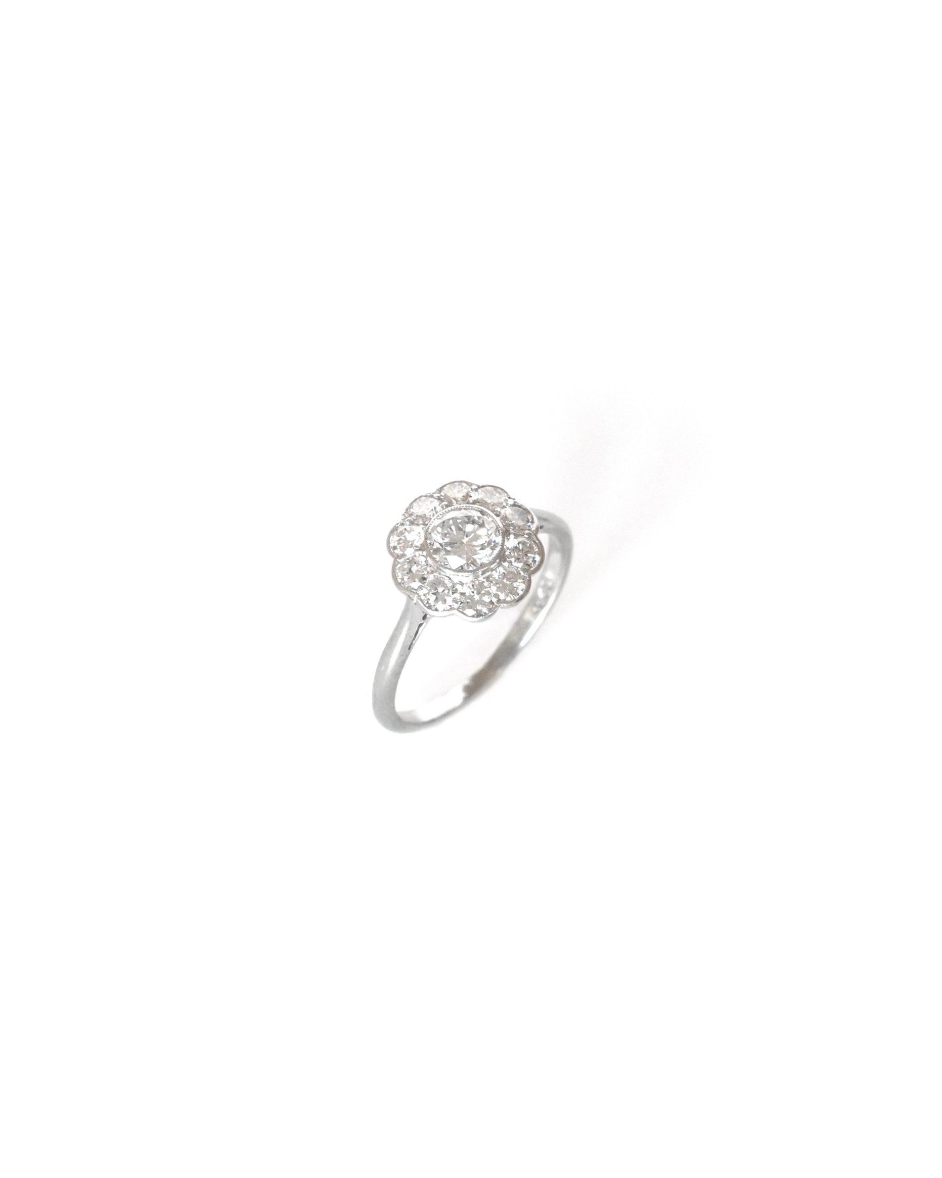 mid-20th-century-platinum-diamond-daisy-cluster-ring-sabrina-antique-jewellery